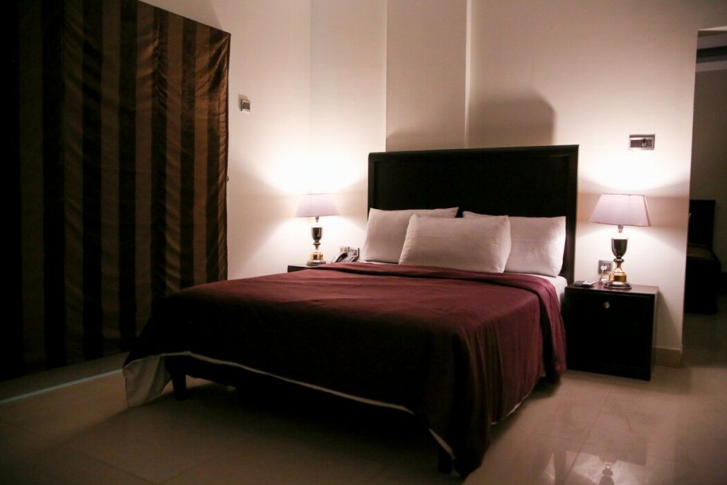 Sunset Suites Karachi Eksteriør billede